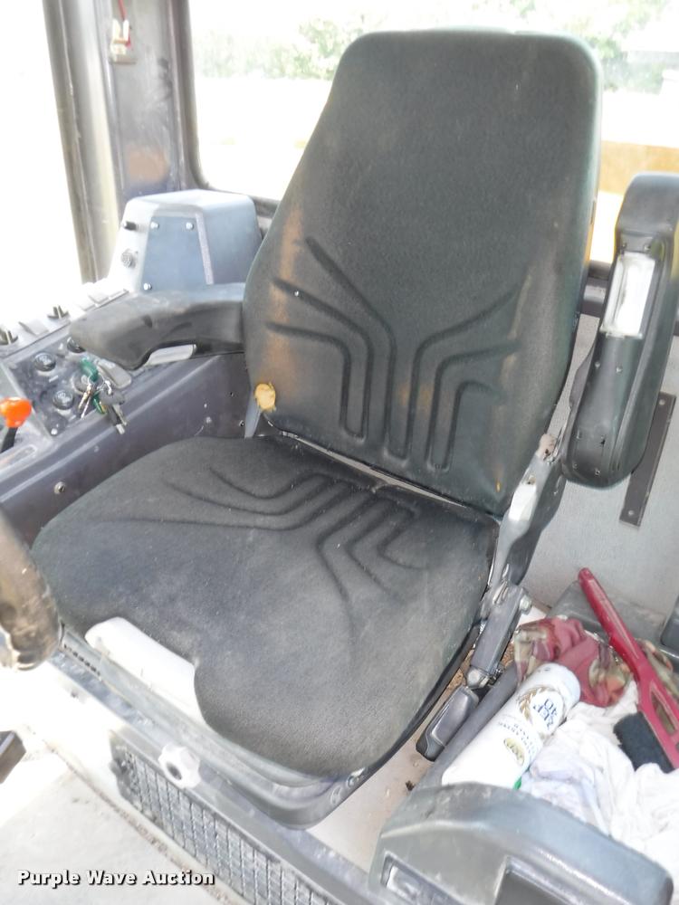 image for item J5681 2005 Volvo G720B motor grader