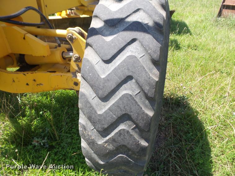 image for item J5681 2005 Volvo G720B motor grader