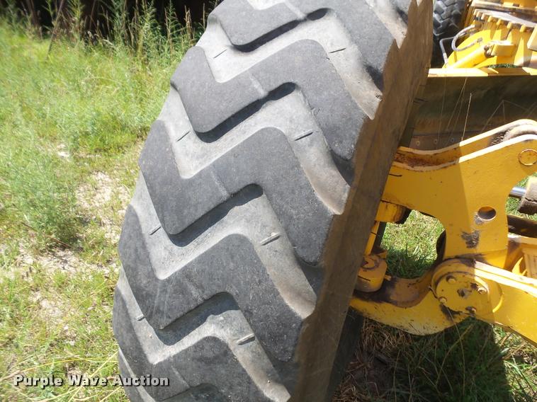 image for item J5681 2005 Volvo G720B motor grader