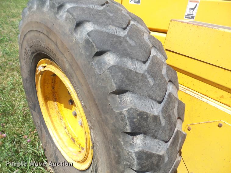 image for item J5681 2005 Volvo G720B motor grader