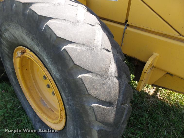 image for item J5681 2005 Volvo G720B motor grader