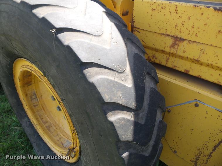 image for item J5681 2005 Volvo G720B motor grader