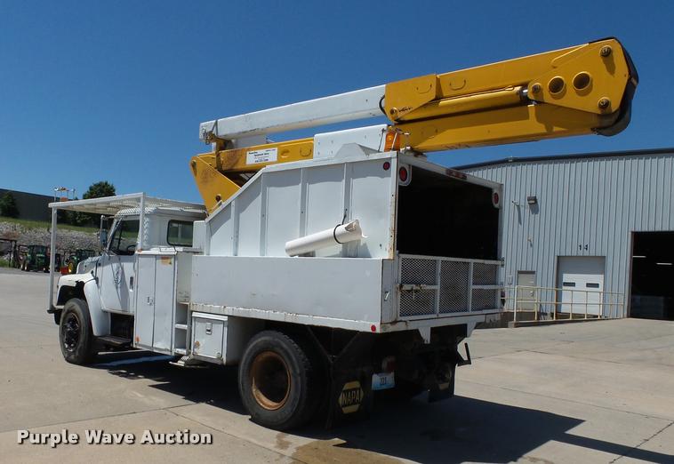 image for item K3265 1986 International 1754 bucket truck
