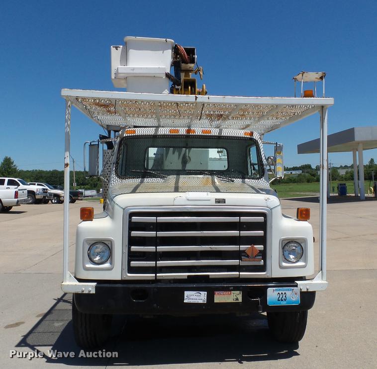 image for item K3265 1986 International 1754 bucket truck