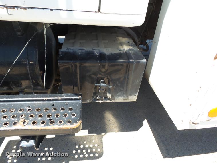 image for item K3265 1986 International 1754 bucket truck