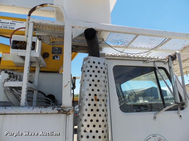 image for item K3265 1986 International 1754 bucket truck