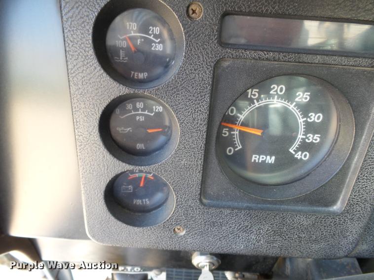 image for item K3265 1986 International 1754 bucket truck