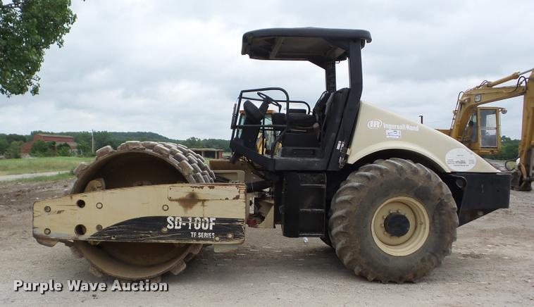 image for item K6469 2005 Ingersoll Rand SD-100F TF single drum roller