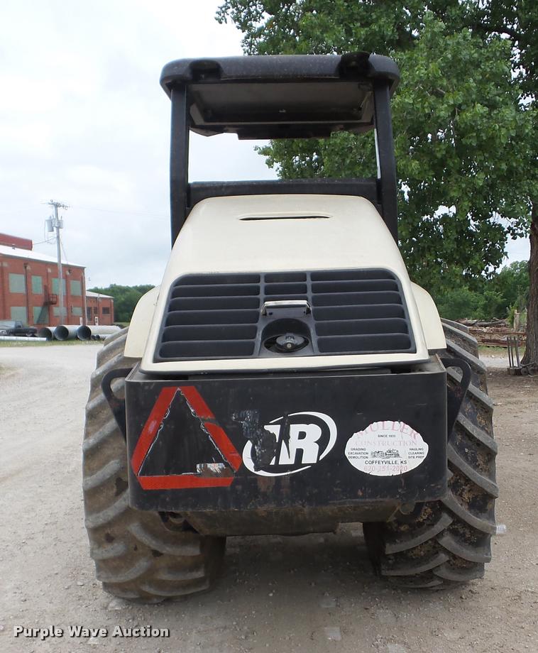 image for item K6469 2005 Ingersoll Rand SD-100F TF single drum roller