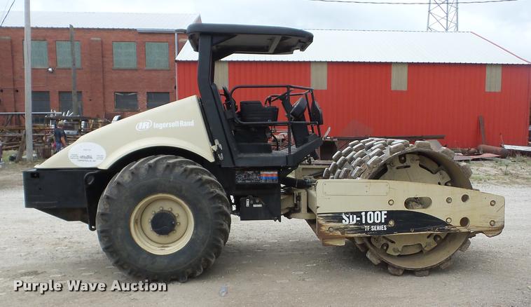 image for item K6469 2005 Ingersoll Rand SD-100F TF single drum roller