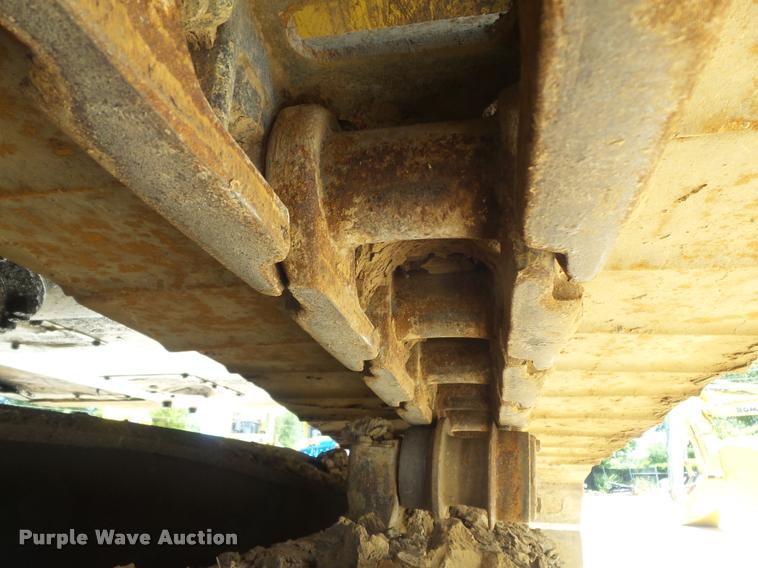 image for item K7567 2005 Komatsu PC200LC-7 excavator