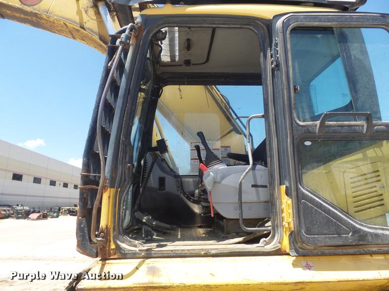 image for item K7567 2005 Komatsu PC200LC-7 excavator