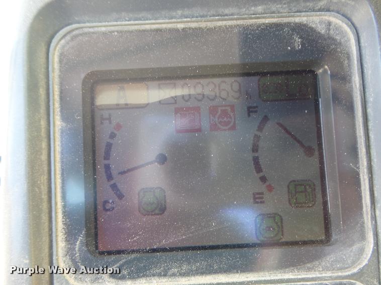 image for item K7567 2005 Komatsu PC200LC-7 excavator