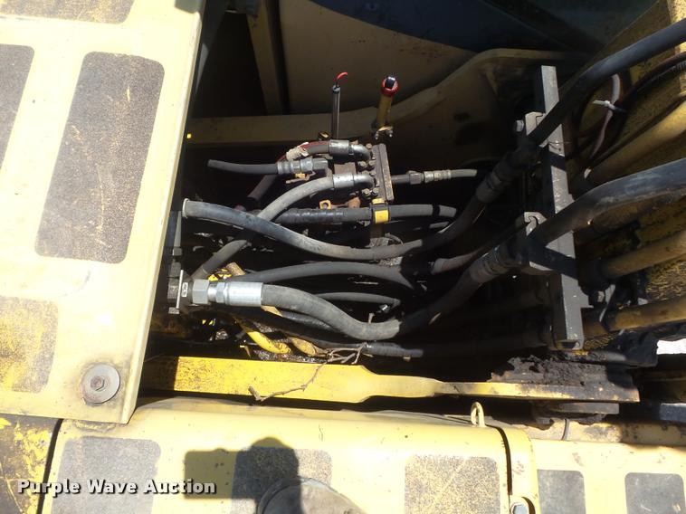 image for item K7567 2005 Komatsu PC200LC-7 excavator