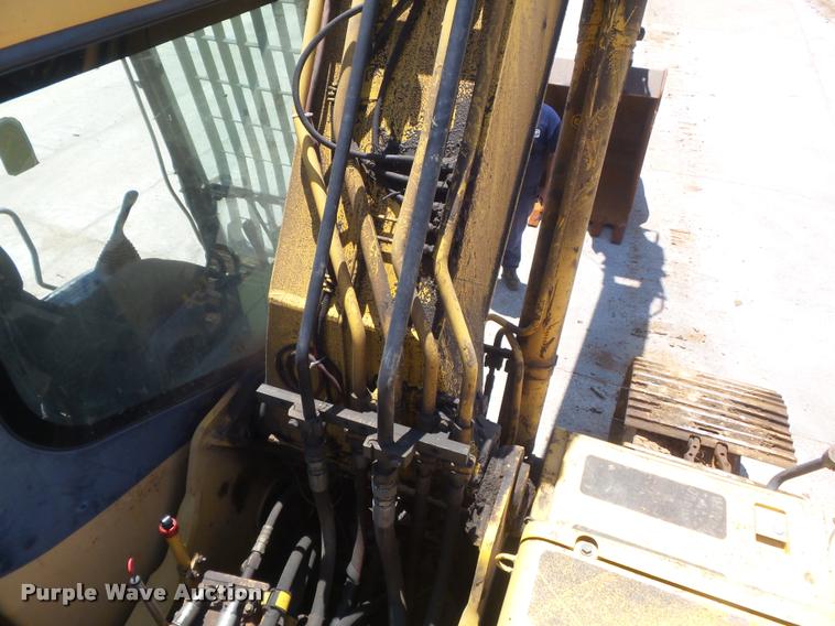 image for item K7567 2005 Komatsu PC200LC-7 excavator