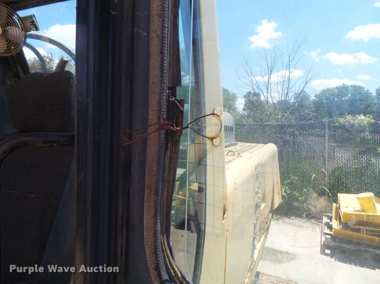 image for item K7568 1997 Komatsu PC400LC-6 excavator