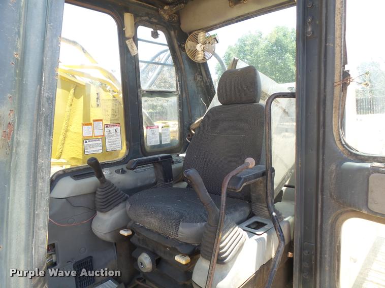 image for item K7568 1997 Komatsu PC400LC-6 excavator