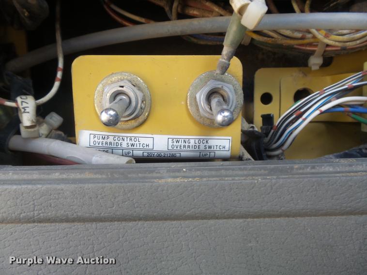 image for item K7568 1997 Komatsu PC400LC-6 excavator