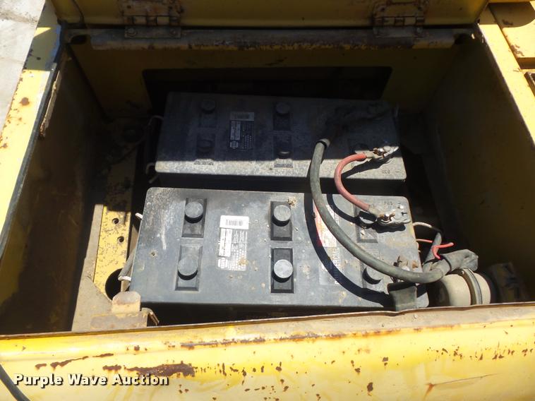 image for item K7568 1997 Komatsu PC400LC-6 excavator