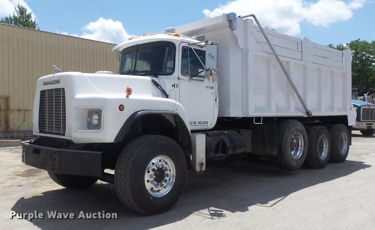 image for item K7608 2000 Mack RB688S dump truck