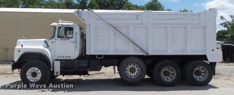 image for item K7608 2000 Mack RB688S dump truck