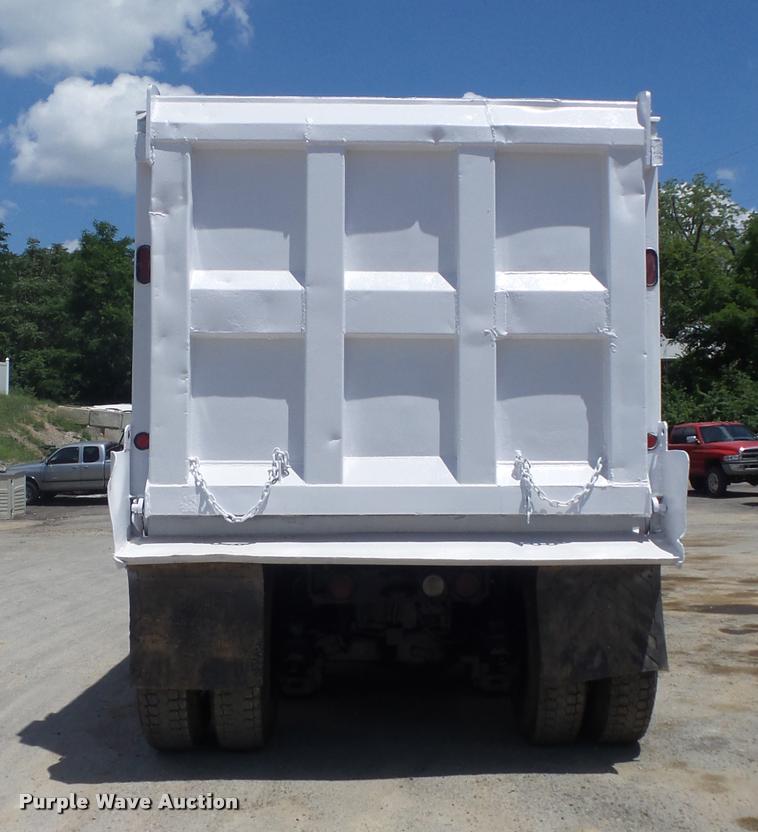 image for item K7608 2000 Mack RB688S dump truck