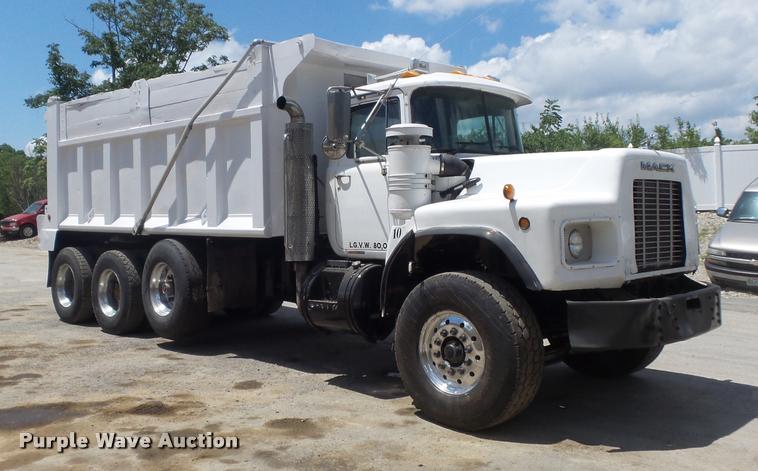image for item K7608 2000 Mack RB688S dump truck