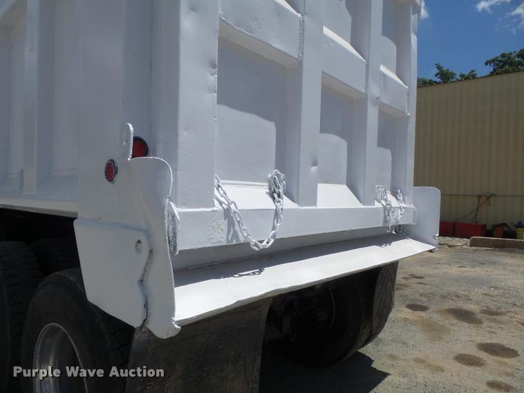 image for item K7608 2000 Mack RB688S dump truck