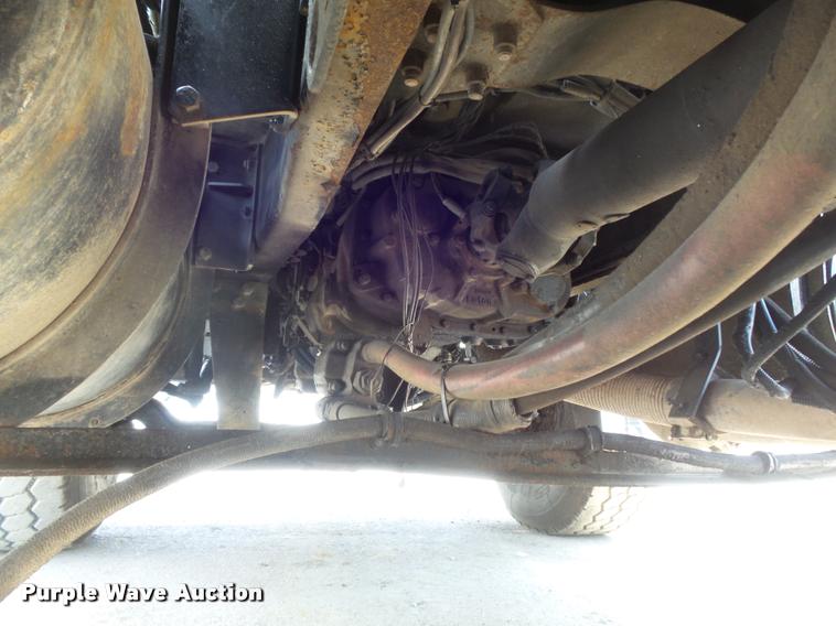 image for item K7608 2000 Mack RB688S dump truck