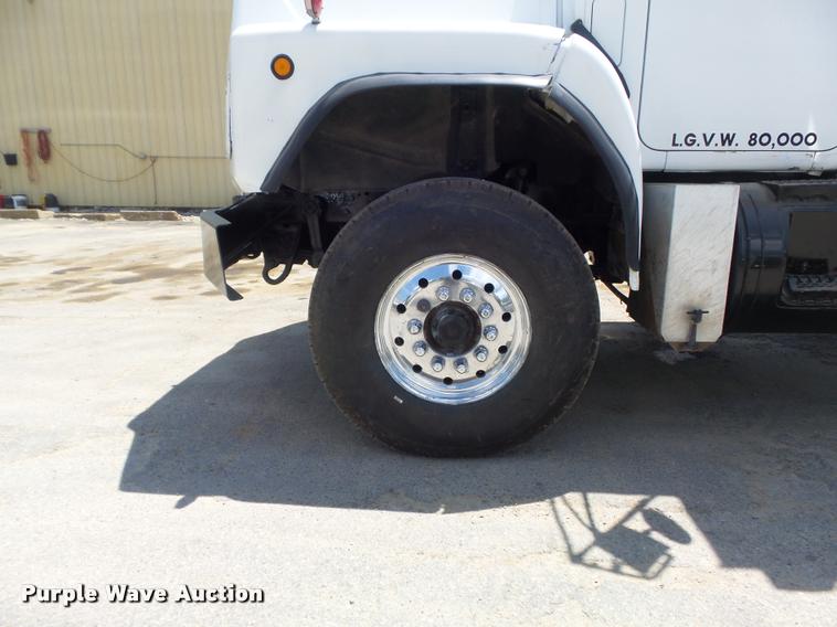 image for item K7608 2000 Mack RB688S dump truck