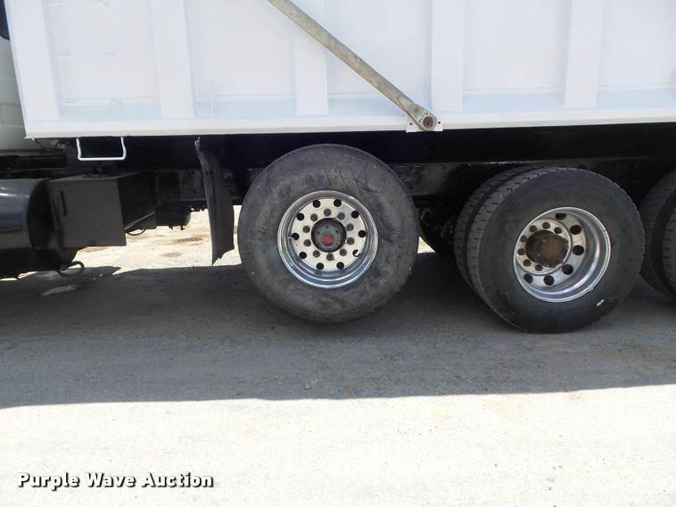 image for item K7608 2000 Mack RB688S dump truck