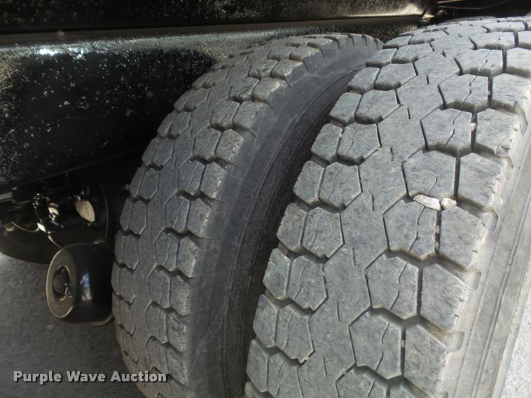 image for item K7608 2000 Mack RB688S dump truck