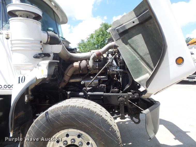 image for item K7608 2000 Mack RB688S dump truck