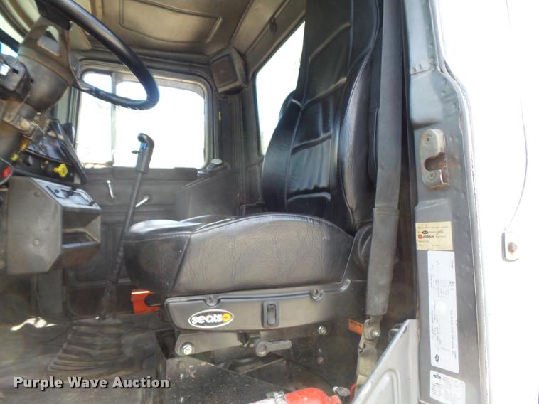 image for item K7608 2000 Mack RB688S dump truck