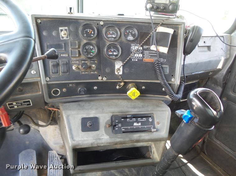 image for item K7608 2000 Mack RB688S dump truck