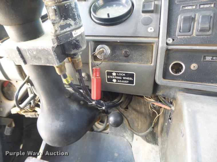 image for item K7608 2000 Mack RB688S dump truck