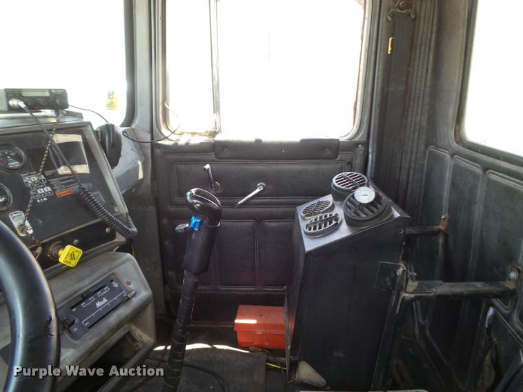 image for item K7608 2000 Mack RB688S dump truck