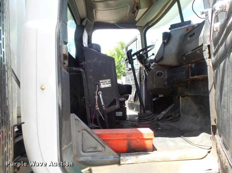 image for item K7608 2000 Mack RB688S dump truck