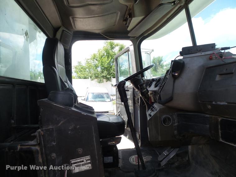 image for item K7608 2000 Mack RB688S dump truck