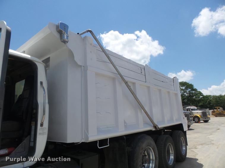image for item K7608 2000 Mack RB688S dump truck