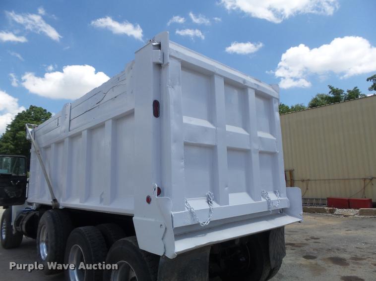 image for item K7608 2000 Mack RB688S dump truck