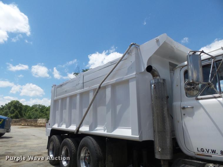 image for item K7608 2000 Mack RB688S dump truck