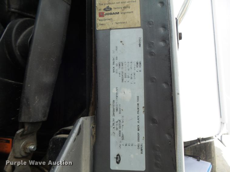 image for item K7608 2000 Mack RB688S dump truck