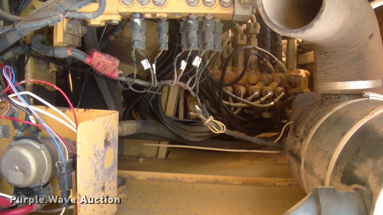 image for item L1963 2001 Komatsu PC150LC-6K excavator