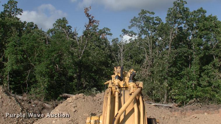 image for item L1963 2001 Komatsu PC150LC-6K excavator