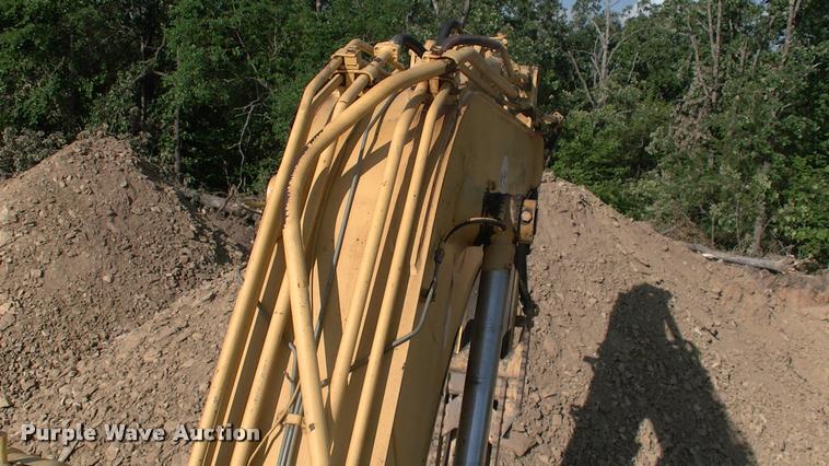 image for item L1963 2001 Komatsu PC150LC-6K excavator