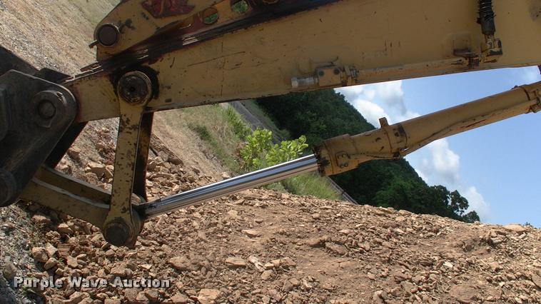 image for item L1963 2001 Komatsu PC150LC-6K excavator