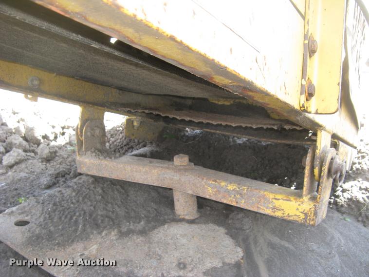 image for item L2327 2008 Screen Machine top soil screen plant