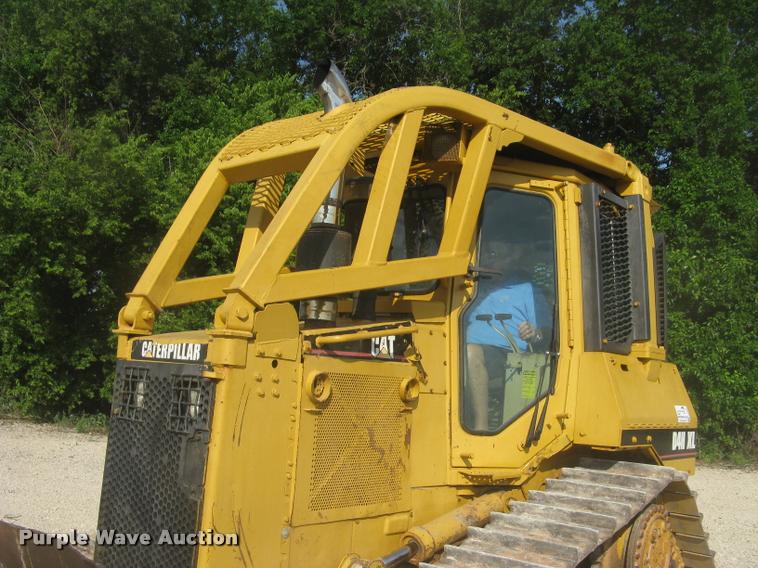 image for item L2329 1993 Caterpillar D4H XL dozer