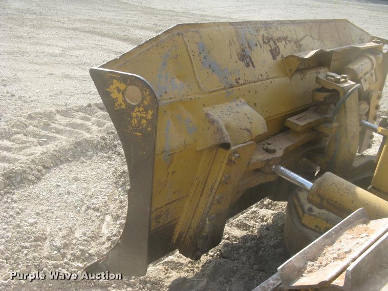 image for item L2329 1993 Caterpillar D4H XL dozer